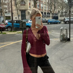 Pretty basic lace top - Bordeaux